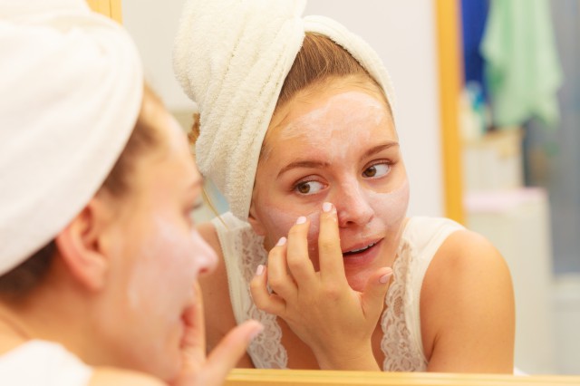 毛孔堵塞出油怎么调理，毛孔堵塞出油解决小方法