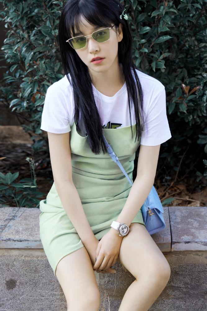 阚清子接个假发就从大众脸变初恋脸了,配小绿裙甜似韩剧女主