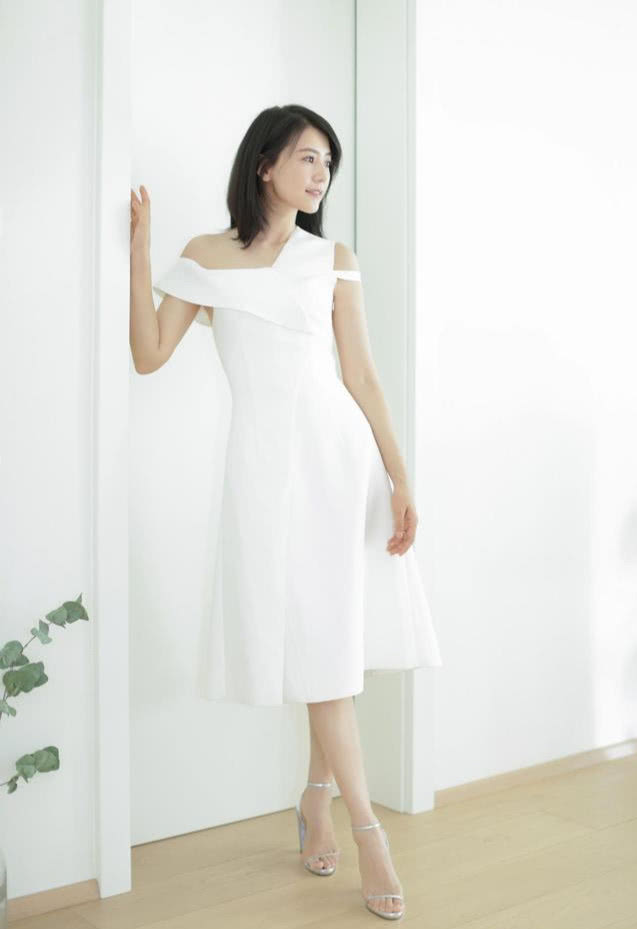 高圆圆裙子从来不穿基本款,却美的像仙女
