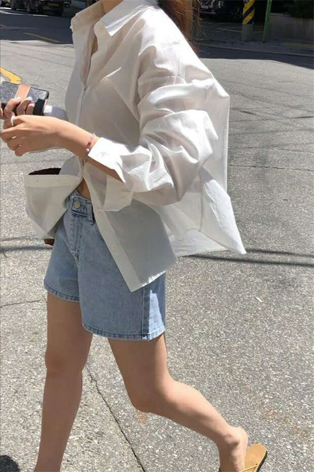 夏天怎么穿更出众？配色太关键！上浅下深，上长下短，时髦又显瘦