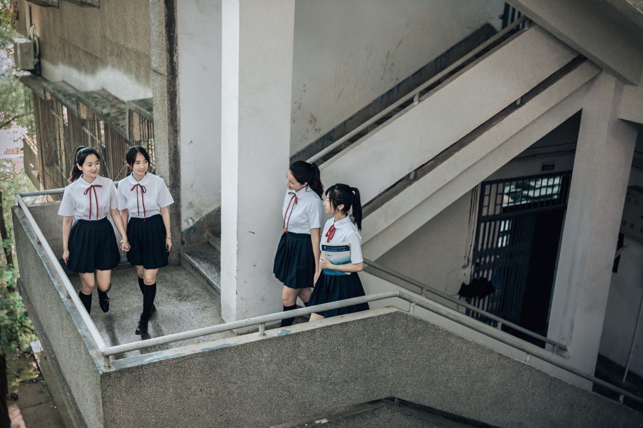 百褶裙搭配什么上衣，这样穿让你美到犯规