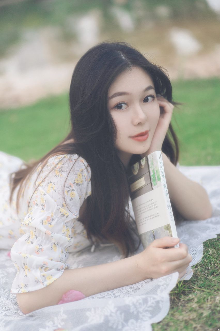 936084084957773953--碎花裙 长裙 白色 长发 女生.jpeg