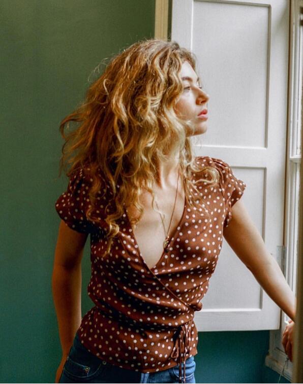 超有风情的博主不以瘦为美 演绎地道法式浪漫范本 ​​