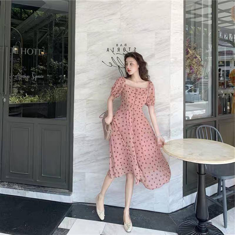 夏天必备少女粉色穿搭让你尽显青春活力，8款洋气套装让你小蛮腰展露无疑