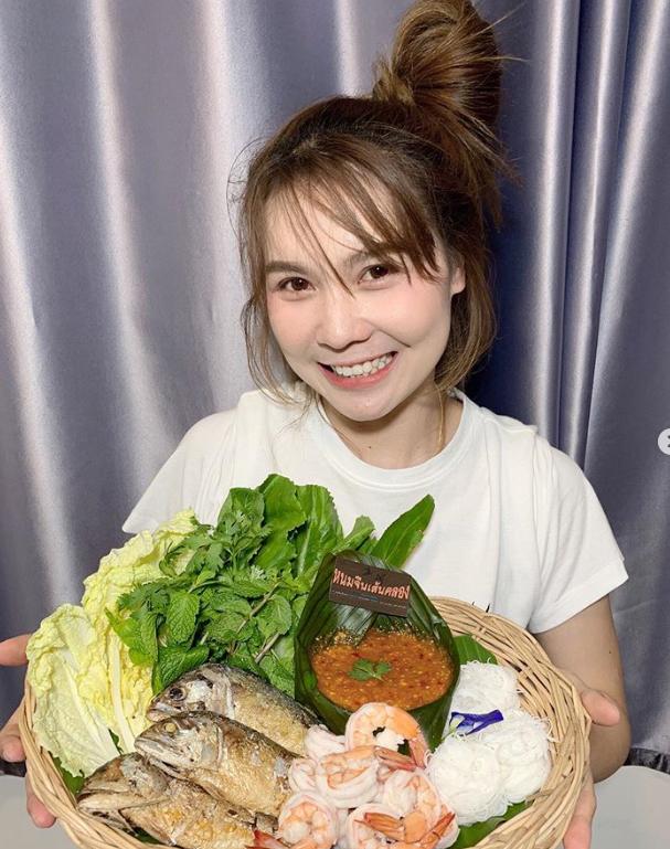 靠一张素颜照爆红，这个泰国小姐姐因太美反遭质疑“性别”