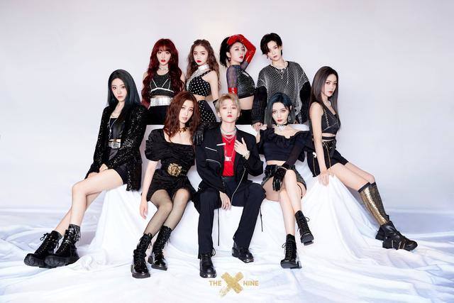 THE9成团后首次舞台造型,红黑撞色搭配又飒又美