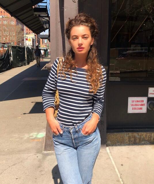 超有风情的博主不以瘦为美 演绎地道法式浪漫范本 ​​