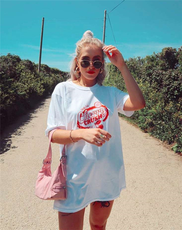 夏天怎么穿更出众？配色太关键！上浅下深，上长下短，时髦又显瘦