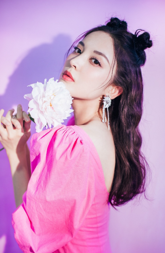 娜扎穿公主裙本以为会显甜美,肚腩却意外撑出裙子