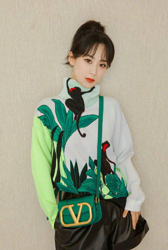 终于等到杨紫换发型了，换新刘海惹争议：还是换回去吧！