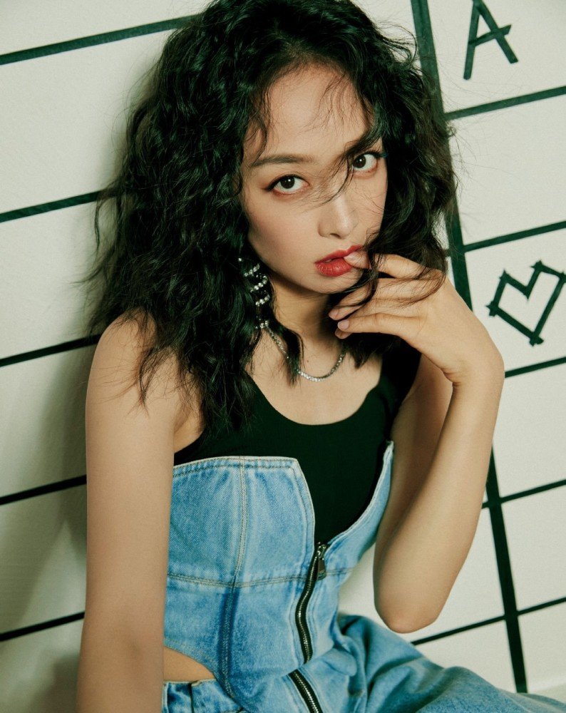 宋茜腰太细用夹子防裤子掉落,瘦成这样还能有S曲线