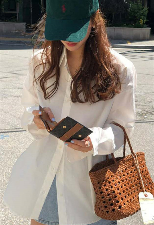 夏天怎么穿更出众？配色太关键！上浅下深，上长下短，时髦又显瘦