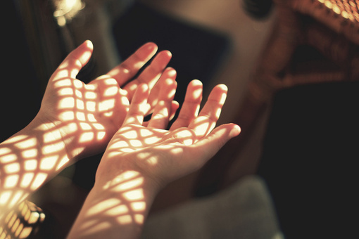 女友吃醋我和前任发生过关系 我该怎么做才好