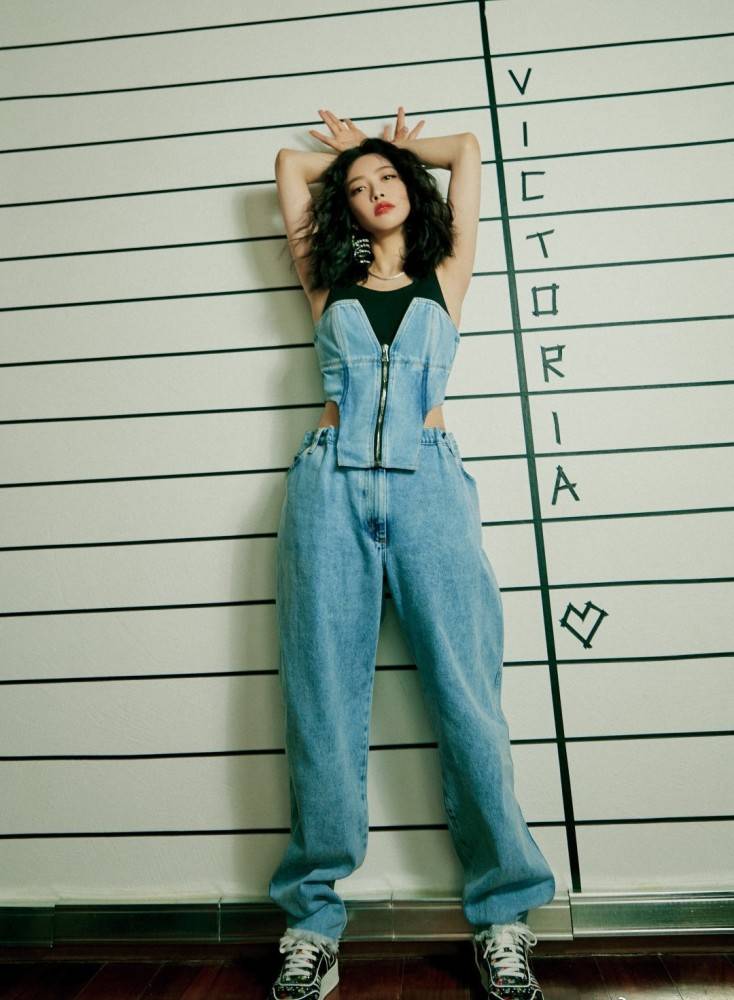 宋茜腰太细用夹子防裤子掉落,瘦成这样还能有S曲线