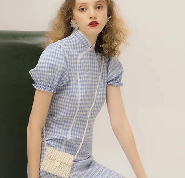 风格独特又能凸显女生美丽的裙子，最适合现在的季节