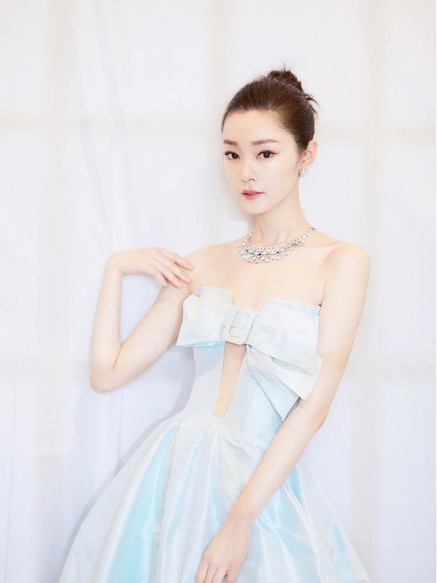 宋轶穿蝴蝶裙太美丽,裙子“撕开个口子”美出新高度