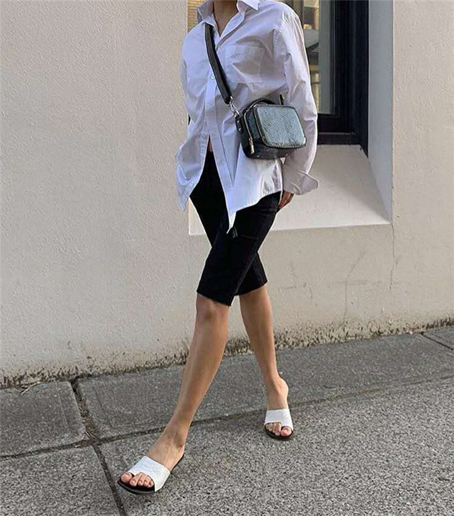 夏天怎么穿更出众？配色太关键！上浅下深，上长下短，时髦又显瘦