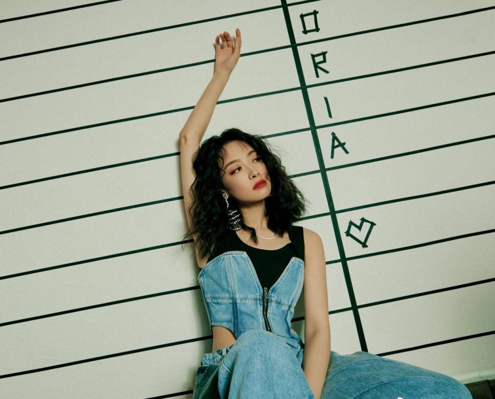 宋茜腰太细用夹子防裤子掉落,瘦成这样还能有S曲线