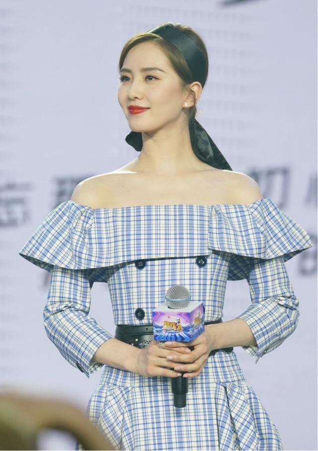 刘诗诗一字领太显身材,绝美“天鹅颈”气质太好