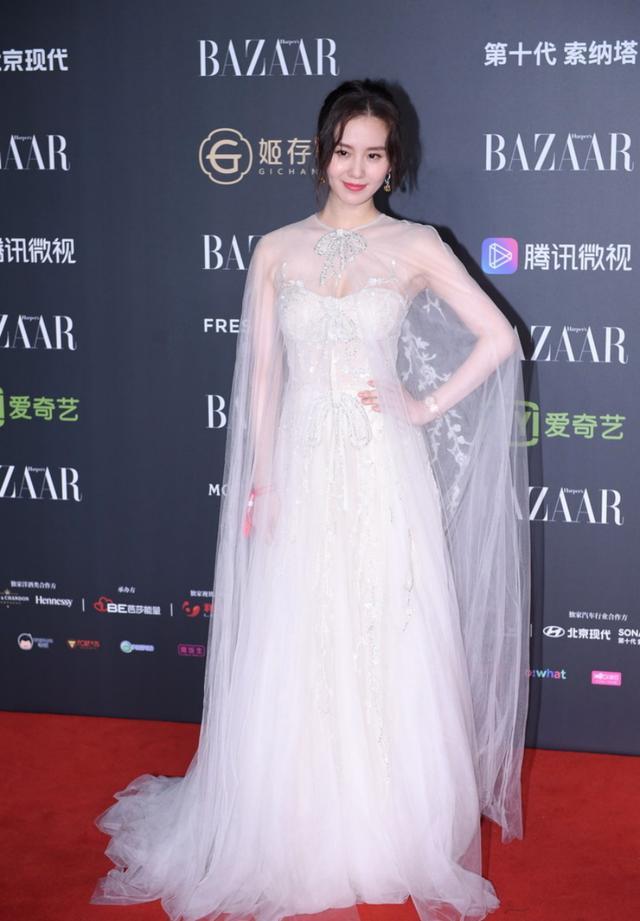 刘诗诗一字领太显身材,绝美“天鹅颈”气质太好