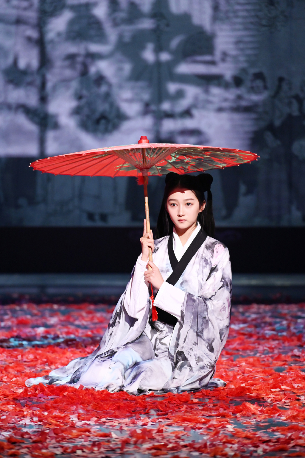 关晓彤水墨古装性感剧照图片