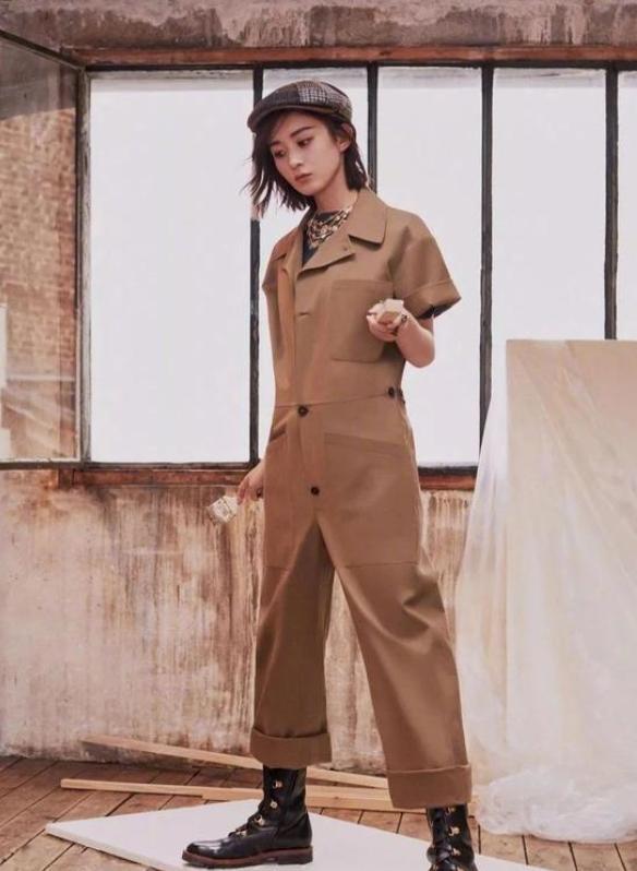 赵丽颖礼服裙的吊带当腰带绑,腰围还没有头围大