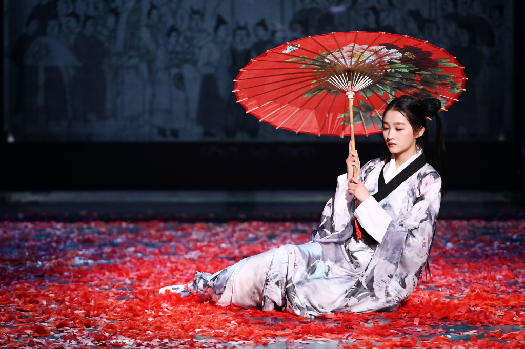 关晓彤水墨古装性感剧照图片