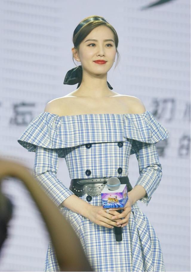 刘诗诗一字领太显身材,绝美“天鹅颈”气质太好