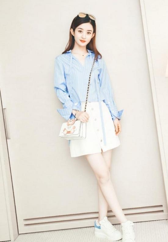 赵丽颖礼服裙的吊带当腰带绑,腰围还没有头围大