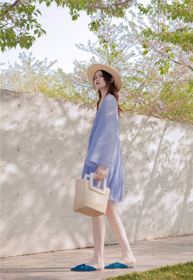 夏天穿“凉鞋”太舒服了,这份露跟鞋穿搭让你时髦又减龄