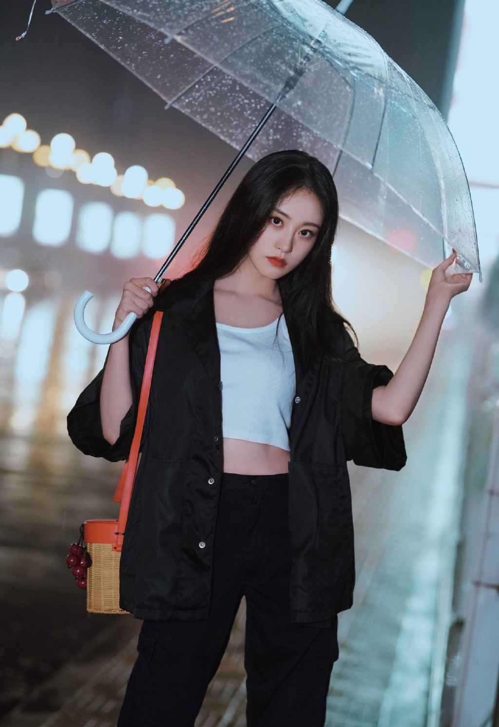 祝绪丹雨中唯美写真图片