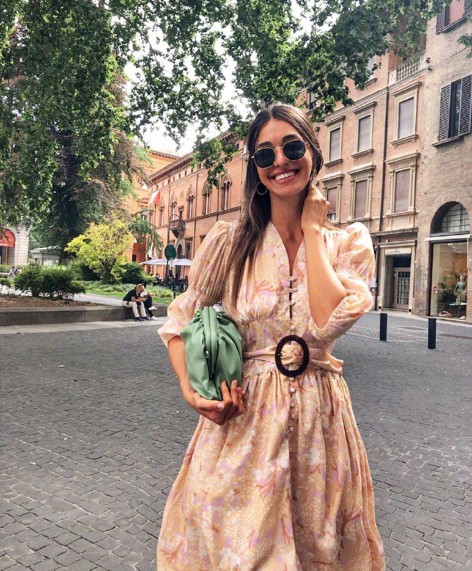 出门旅游穿得像上班！来看看这位意大利的时尚博主怎么穿？