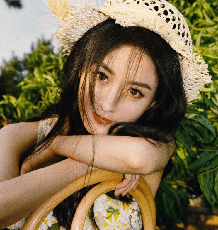 赵丽颖森系大片出炉,眼神清澈笑容甜美,这颜值也太高了吧!