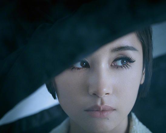 王子文“小鸟身材”正流行,玲珑娇小让人十分喜爱