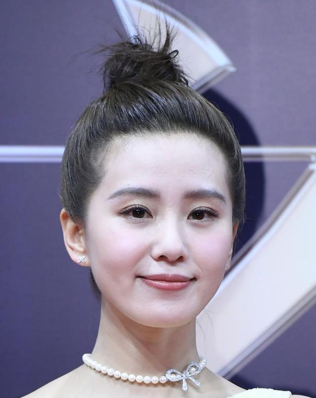 刘诗诗一字领太显身材,绝美“天鹅颈”气质太好