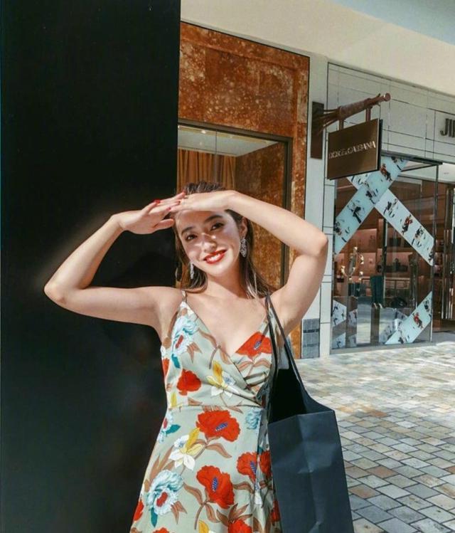 日本时尚博主CHIEMI示范复古大方潮搭，性感又迷人