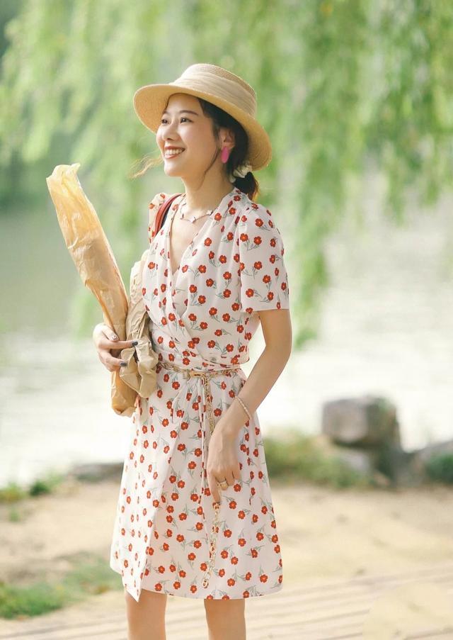 优雅自然的夏日法式休闲穿搭,让你的生活更有仪式感