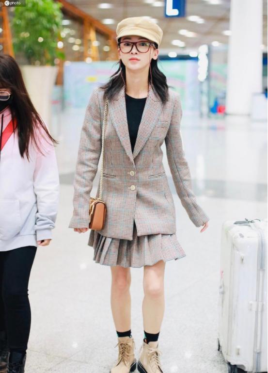 开叉裙最终还是被“它”给取代了,藏肉显腿长,155女生都爱了