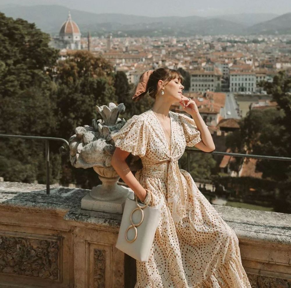 今年流行的“桔梗裙”不会穿？尚街拍助你选对款型，美成仙女