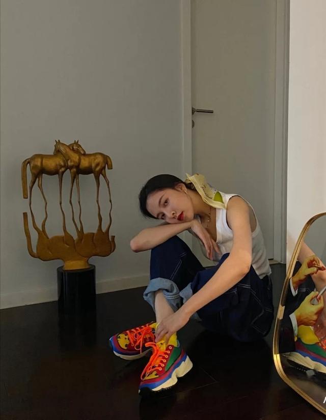 夏天怎么清凉怎么穿,但时尚又清凉的穿搭你掌握了吗