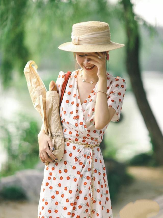 优雅自然的夏日法式休闲穿搭,让你的生活更有仪式感