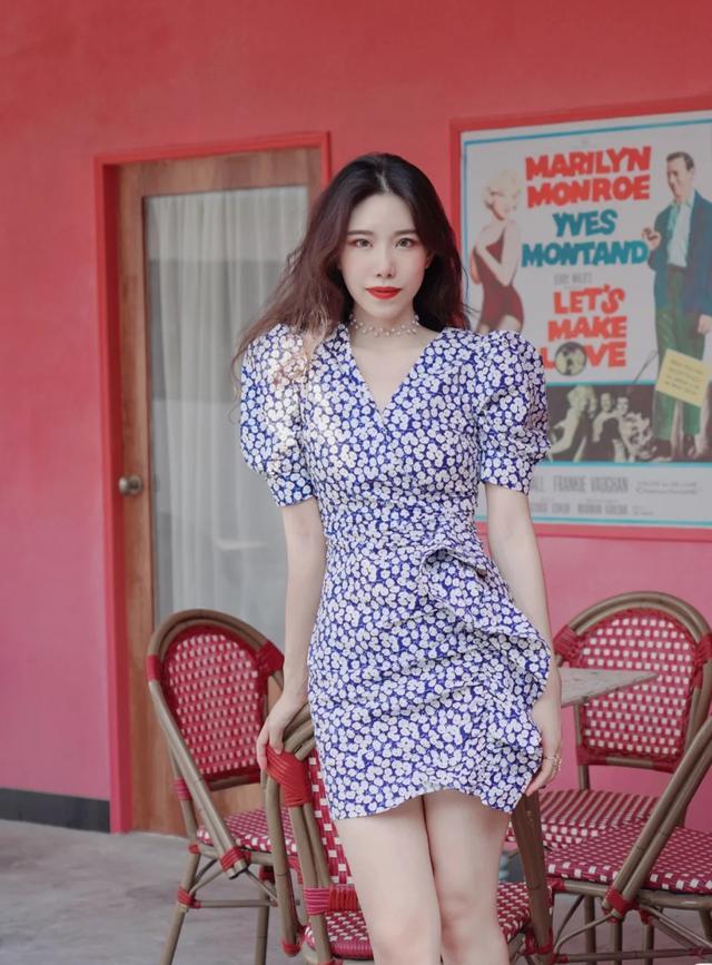 个性荷叶边是夏季搭配首选，减龄清新谁穿谁好看