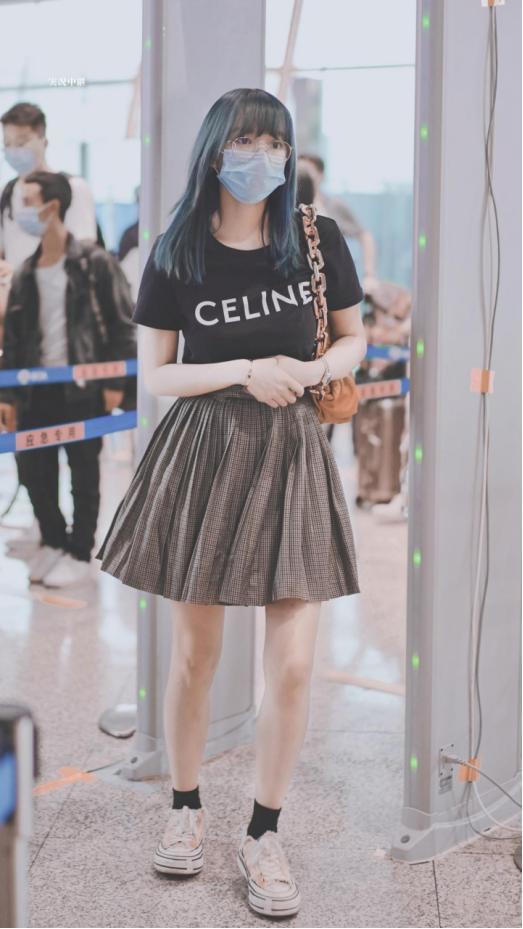 开叉裙最终还是被“它”给取代了,藏肉显腿长,155女生都爱了