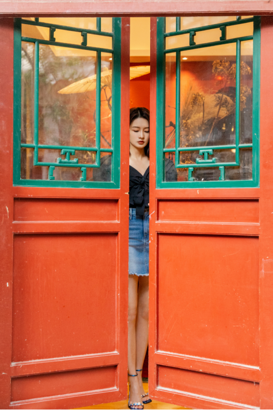 李沁低调清爽的夏季服装太绝了!优雅服装设计气质满满