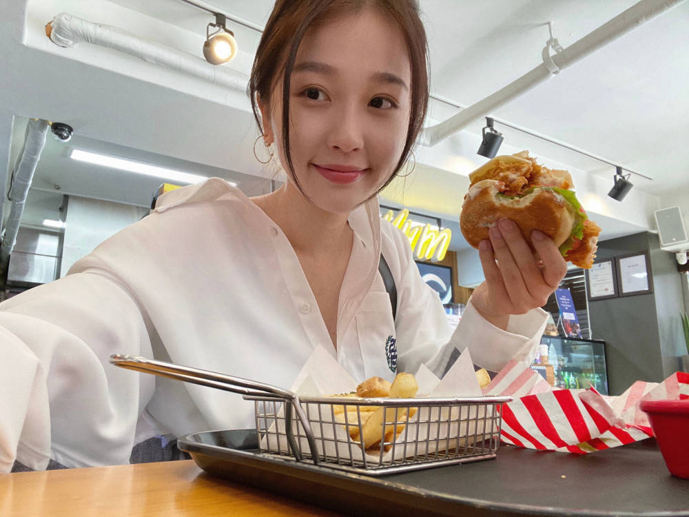 THE9七月上行程，刘雨昕最忙孔雪儿被遗忘，虞书欣成团即失业