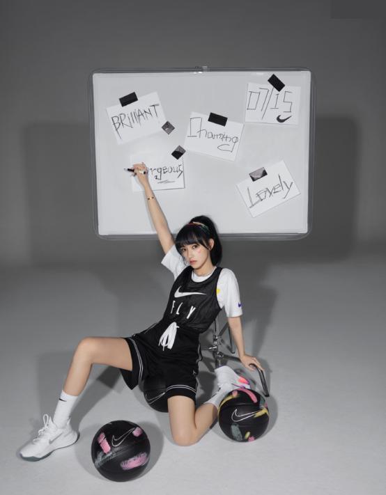 长了一张娃娃脸,穿衣风格却很御姐,你喜欢这样的程潇吗?