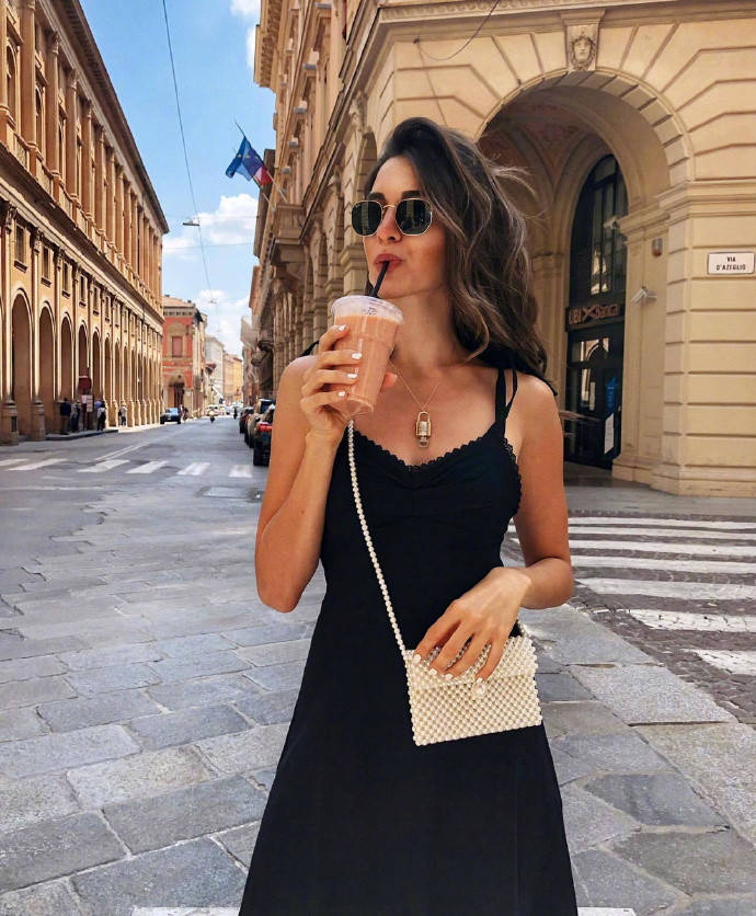 出门旅游穿得像上班！来看看这位意大利的时尚博主怎么穿？