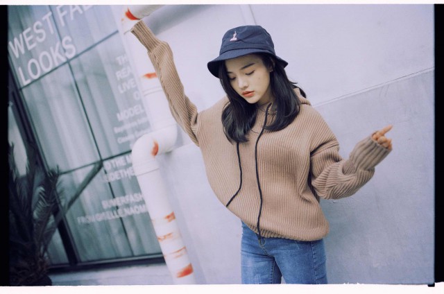 毛衣搭配什么裤子,这样搭配穿出温柔感