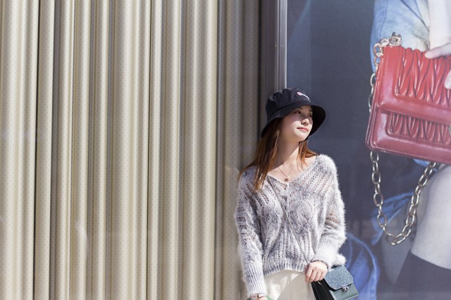 毛衣搭配什么裤子,这样搭配穿出温柔感