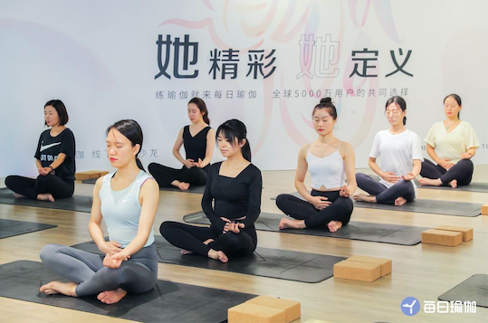 每日瑜伽线下沙龙：心怀浪漫宇宙 精彩由“她”定义